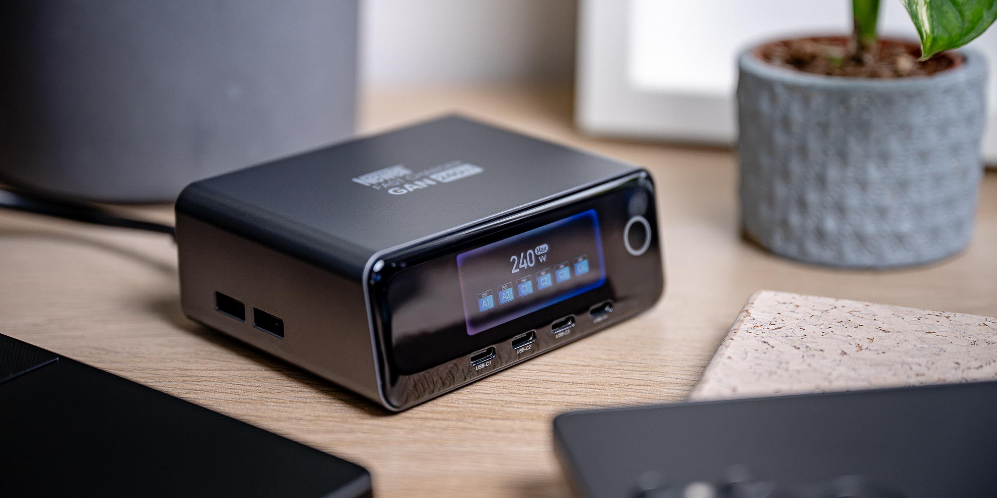 Ładowarka sieciowa Newell GaN 240 W TFT - EU